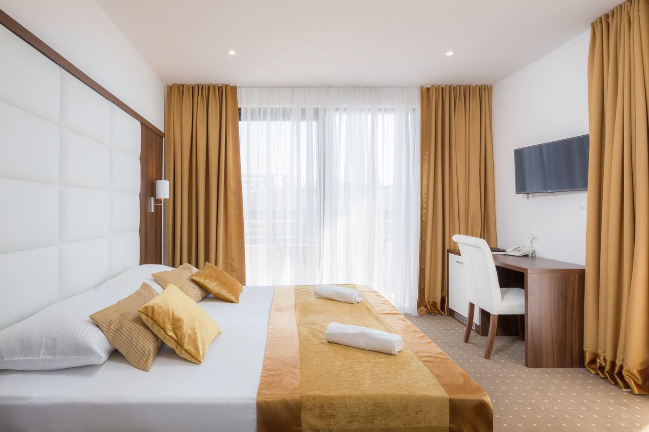 Hotel Perla Rogoznica  Buitenkant foto